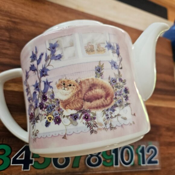 Valerie Pfeiffer porcelain teapot cat motif beautiful design - Picture 1 of 10